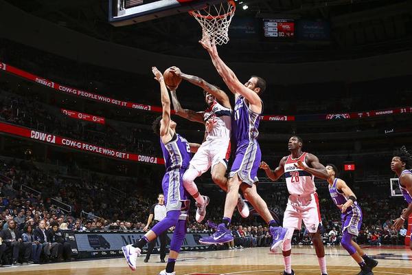 [NBA]哈登空砍37分 快船不敌凯尔特人