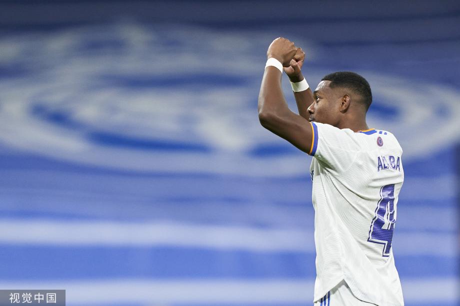 跟队：邓弗里斯脚踝疼痛未消除，可能告别2025年剩余比赛（队记：邓弗里斯脚踝伤未愈，或无缘2025年剩余赛程）