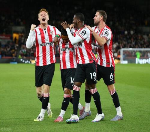 阿隆索：虽然我现在是教练，但真正美妙的是踢球（阿隆索坦言：如今身为主帅，最美妙的仍是踢球）