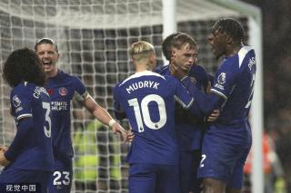 英媒：热刺领跑伊万-托尼的转会，球员愿意降低一半的薪水（英媒称热刺在伊万-托尼转会竞争中领先，球员愿降薪50%）