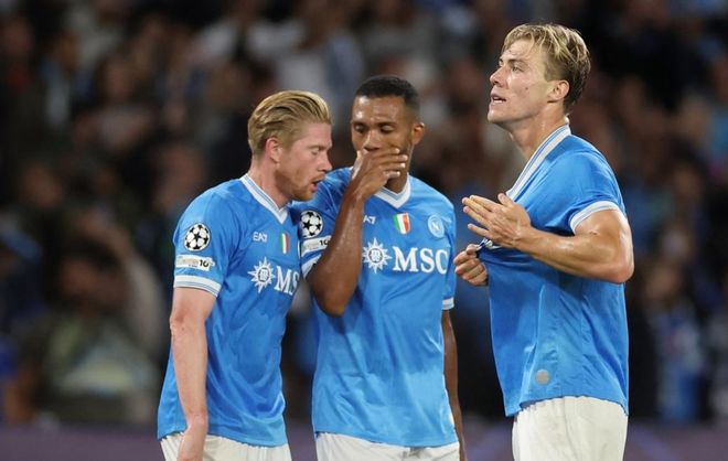 图片报：拜仁极端球迷团体故意燃放烟火以避开欧冠淘汰赛禁令（德媒《图片报》：拜仁极端球迷为规避欧冠淘汰赛禁令故意燃放烟火）