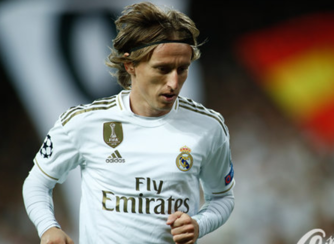 半场战报：米兰0-0拉齐奥，迈尼昂献神扑，红黑军团0射正（半场速递：米兰0-0拉齐奥，迈尼昂神扑救险，红黑军团上半场0射正）