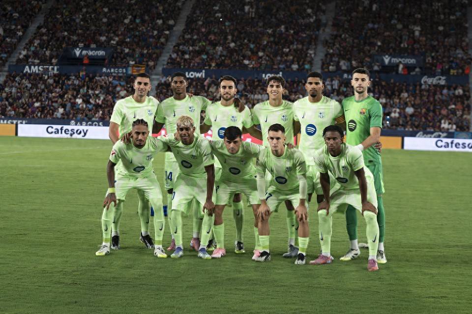 辽超总决赛：大连队4-0本溪队夺冠，王宏有、王跃皓分别双响（辽超总决赛大连4-0完胜本溪捧杯 王宏有与王跃皓各梅开二度）